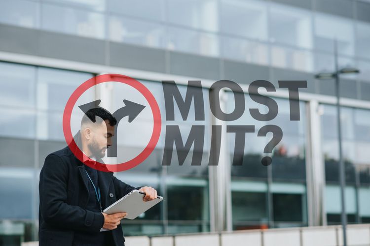 Most mit?